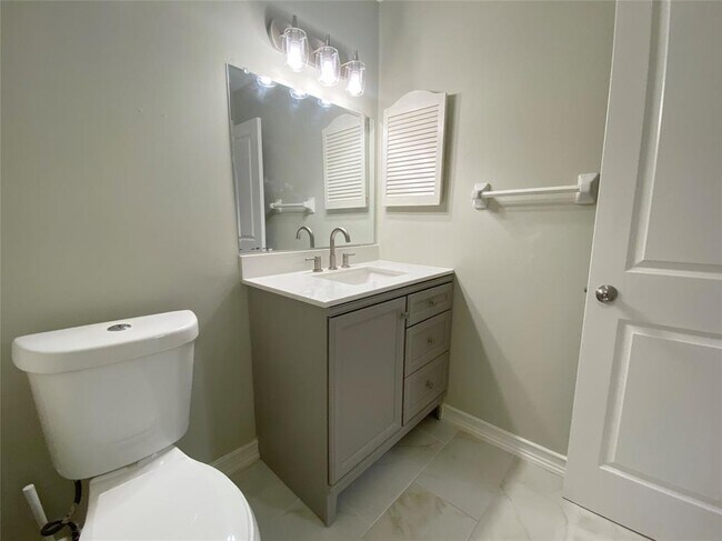 Building Photo - 515 Tallowood Rd