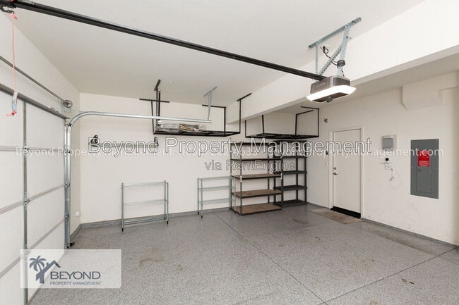 Building Photo - 5461 Seacliff Pl