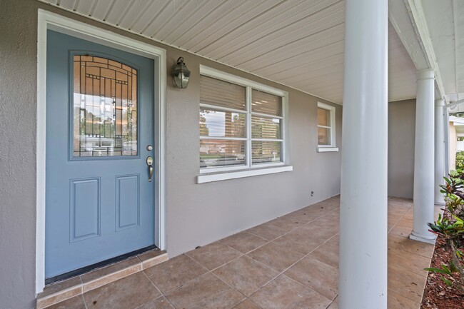 Building Photo - 2192 Belmar Dr