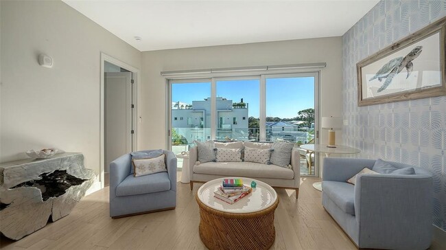 Building Photo - 635 S Orange Ave