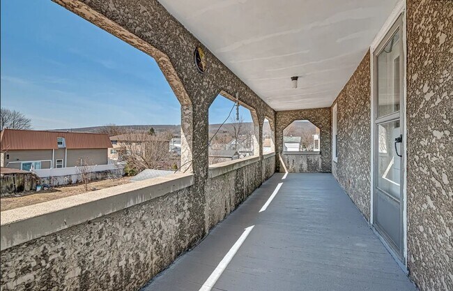 Building Photo - Newly renovated 6-bedroom, 2-bath single-family home - OPEN HOUSE - Saturday, August 1st @ 12noon