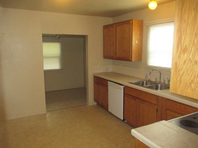 Building Photo - Charming 3 Bedroom Home in Tacoma