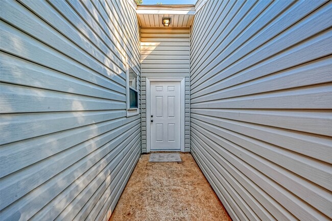 Building Photo - 24130 Silversmith Ln