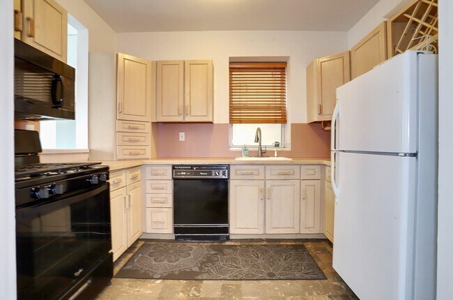 Building Photo - 941 JFK Blvd E