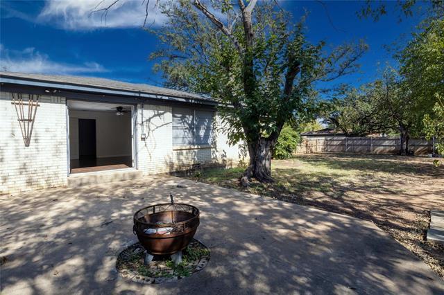 Building Photo - 611 Crestview Dr