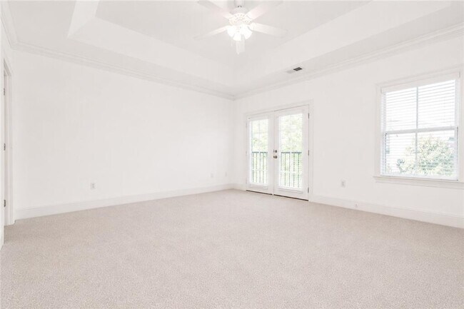 Building Photo - 5490 Glenridge Park NE
