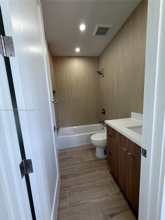 Building Photo - 1981 SW 33rd Ave