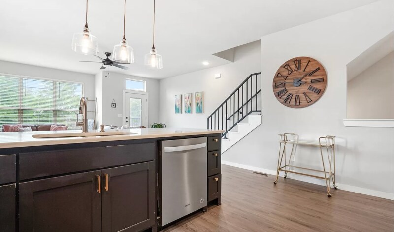 Building Photo - 121 S Cedar Ave