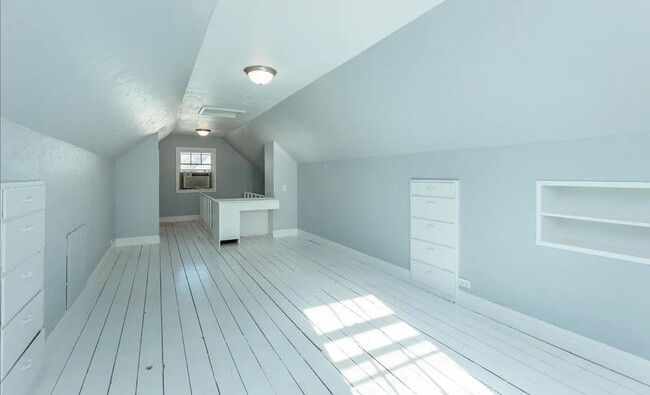 Building Photo - $500 OFF FIRST MONTHS RENt!! 4 Bedroom Home with Beautiful Yard, Kennewick, WA