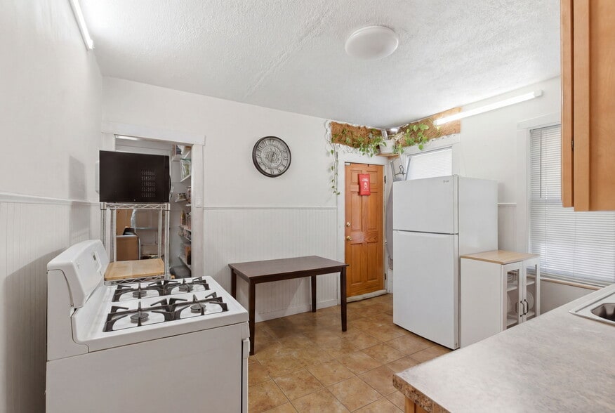 Kitchen - 22 Deering Rd