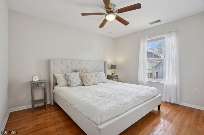 Building Photo - 12 Hansom Rd