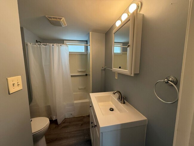 Building Photo - Spacious Five Bedroom, Single Family Home ...