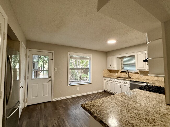 Building Photo - 5040 Thunder Rd