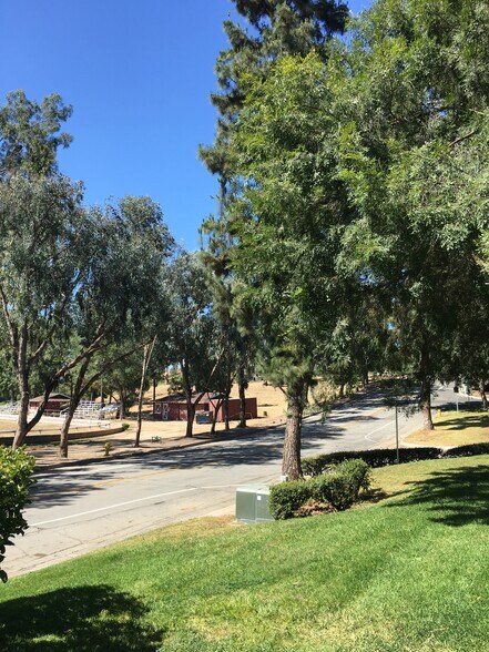 Building Photo - 3053 Lakeview Cir