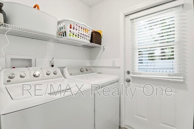 Building Photo - 750 NE 2nd Ave