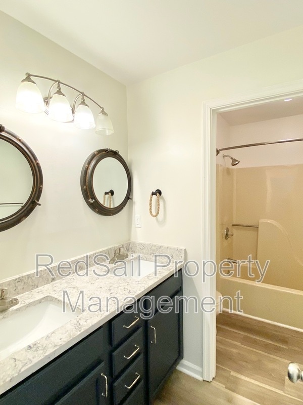 Building Photo - 839 Little Bay Ave