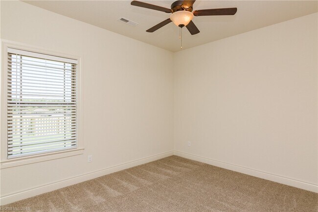 Building Photo - 1620 Sweetbriar Way