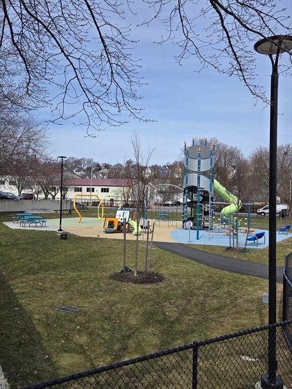 Building Photo - 20-30-30 Daniels St