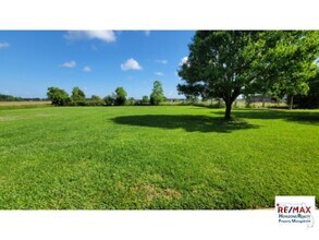 Building Photo - Nice 3/2 with 1 Acre!