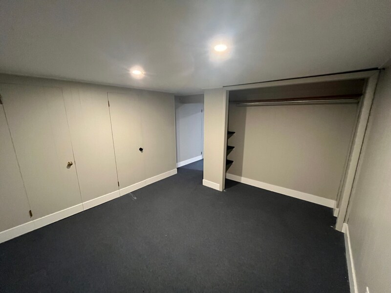 Building Photo - 2700 Barnsley Rd