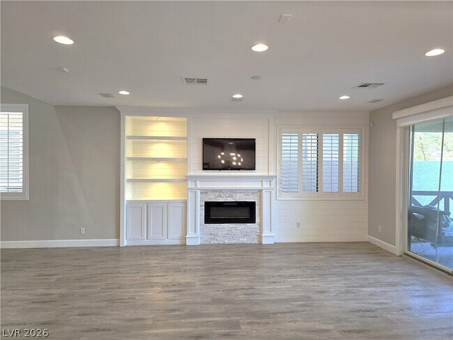 Building Photo - 927 Via Canale Dr