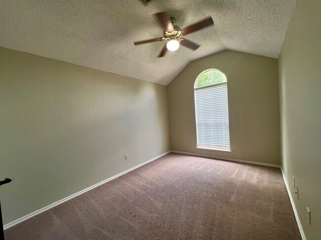 Building Photo - 9300 Buttonwood Ave