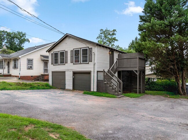 Building Photo - 2 Donnybrook Ave