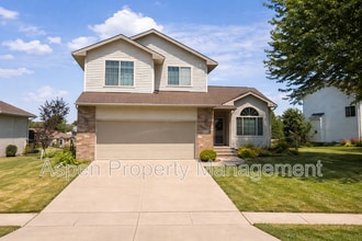 Building Photo - 626 Tipperary Rd