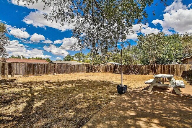 Building Photo - Come check out this great 3 bedroom 2 bathroom house located near Texas Tech!  Half Off First Mon...