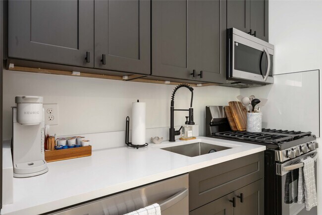 Building Photo - 3028 Lamar St