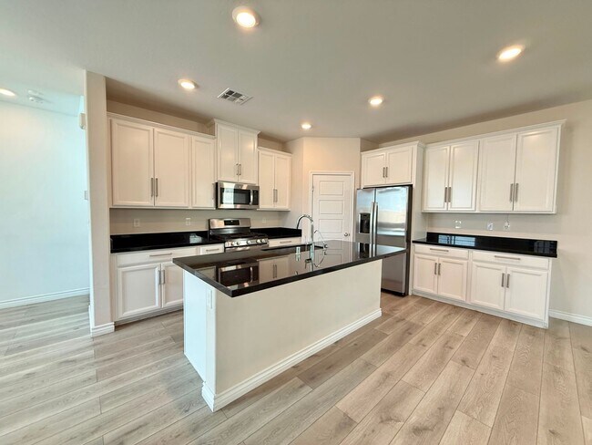 Building Photo - Gorgeous Home waiting for you!