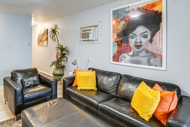 Building Photo - 8136 S Kedzie Ave