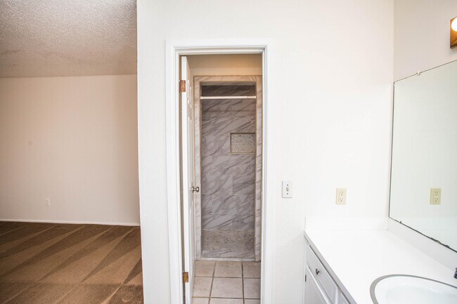 Building Photo - 1407 Elkhart Ave