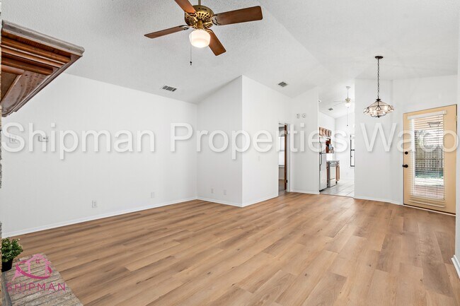 Building Photo - 1303 Chapel Creek Rd