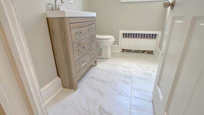 Building Photo - 544 Hudson Ave