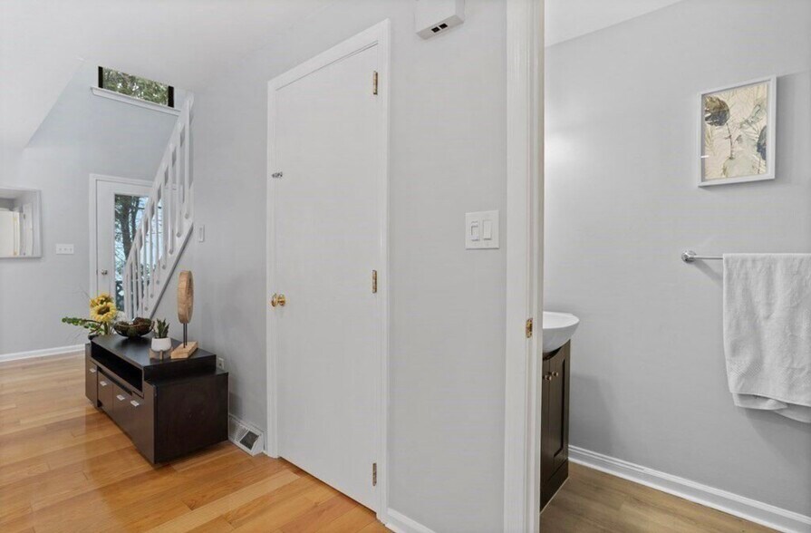 Building Photo - 113 Brigham St