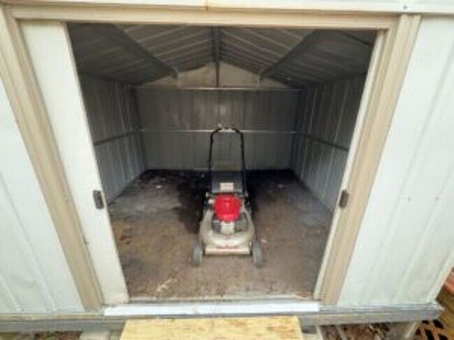 Building Photo - 602 Fairington Dr