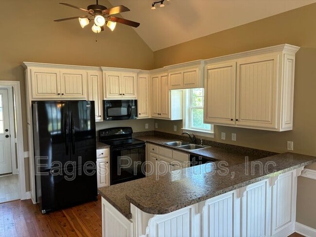 Building Photo - 200 Stillwater Creek Dr