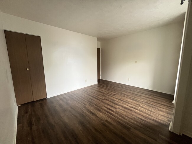 Building Photo - 107 Forest Ln