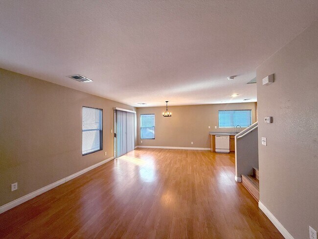 Building Photo - Great 3 bedroom home with open downstairs ...