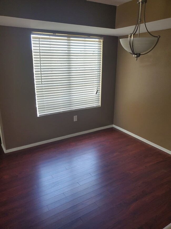Building Photo - Cute 2 bedroom 2 bath condo