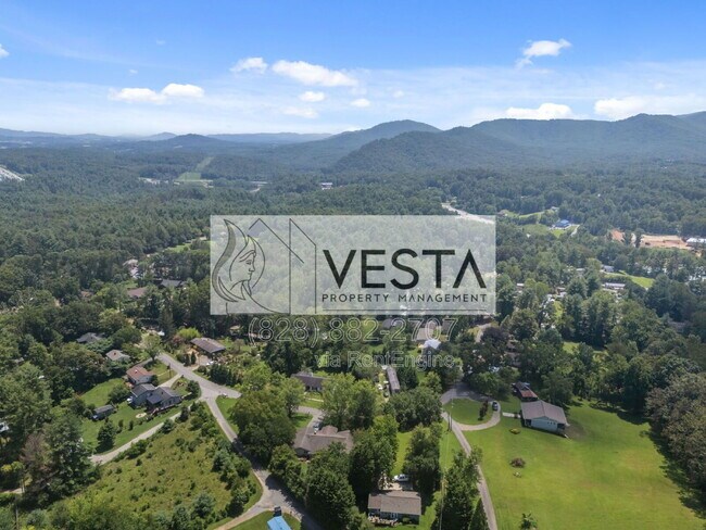 Building Photo - 90 Knob Hill Rd