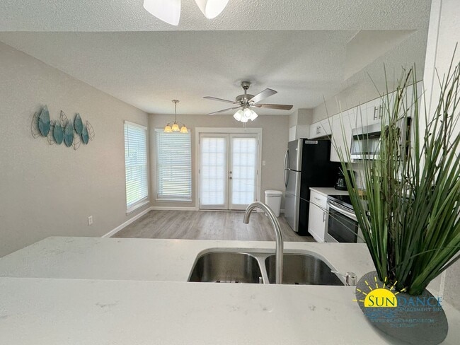 Building Photo - Beautiful 3 Bedroom Home in Fort Walton Be...