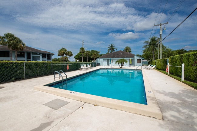 Building Photo - 950 S Kanner Hwy