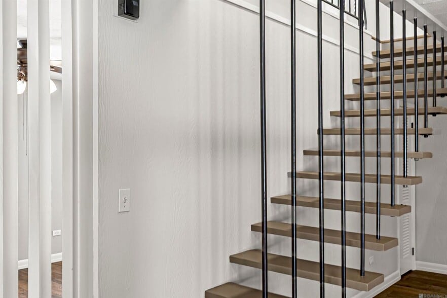 Building Photo - 222 E Sanders St