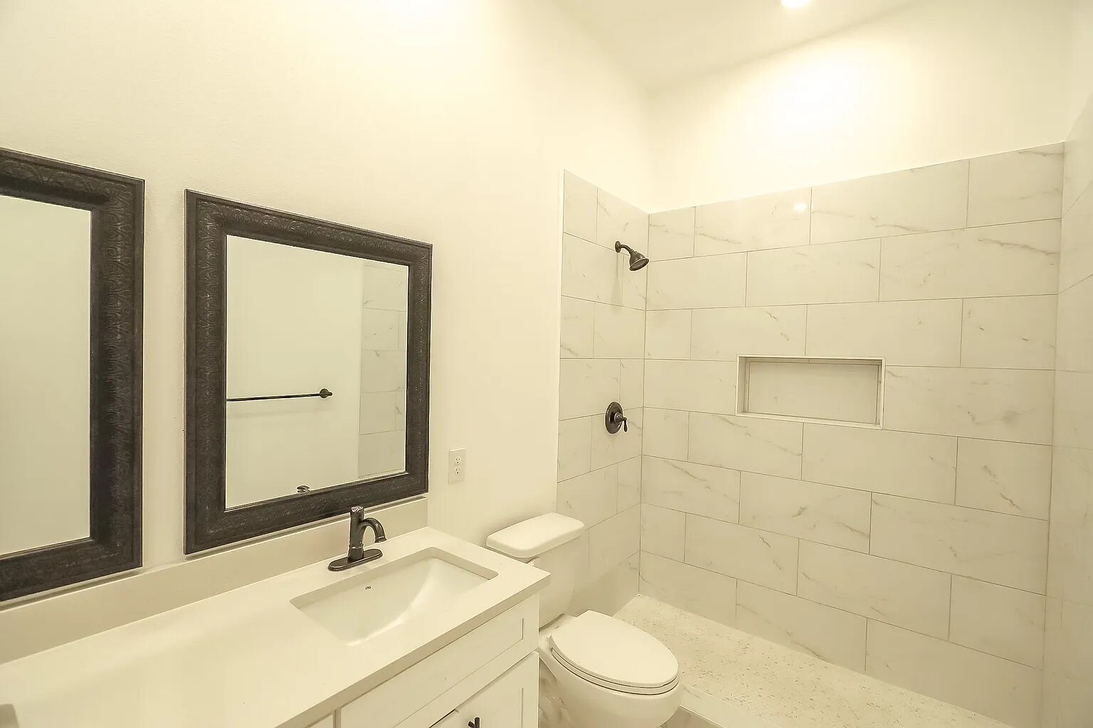 Building Photo - 116 Willow Ln