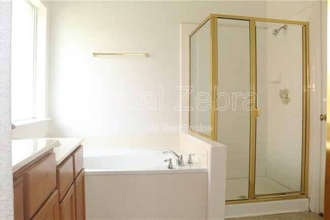 Building Photo - 830 Orian Dr