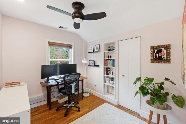 Building Photo - 8007 Wildwood Dr