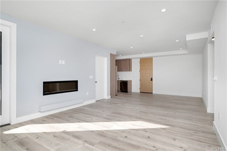 Building Photo - 5923 Laurel Canyon Blvd