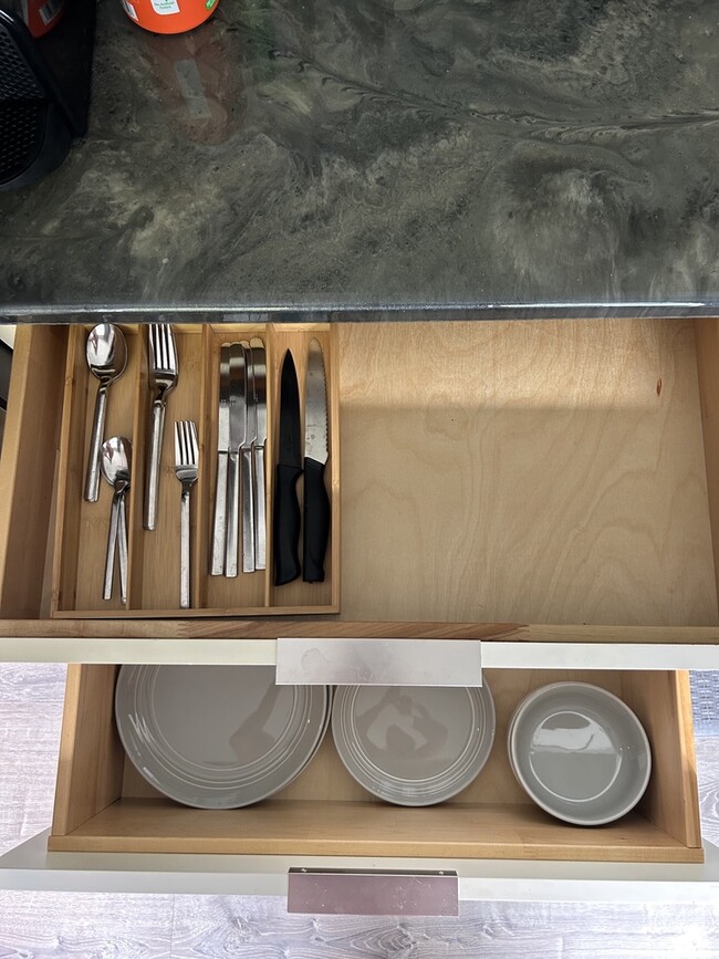 Fully Furnished Cutlery and Dishware - 44-135 Bayview Haven Pl